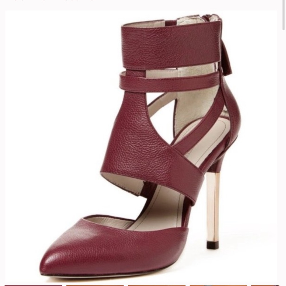 Pour la Victoire Cut-Out Pumps